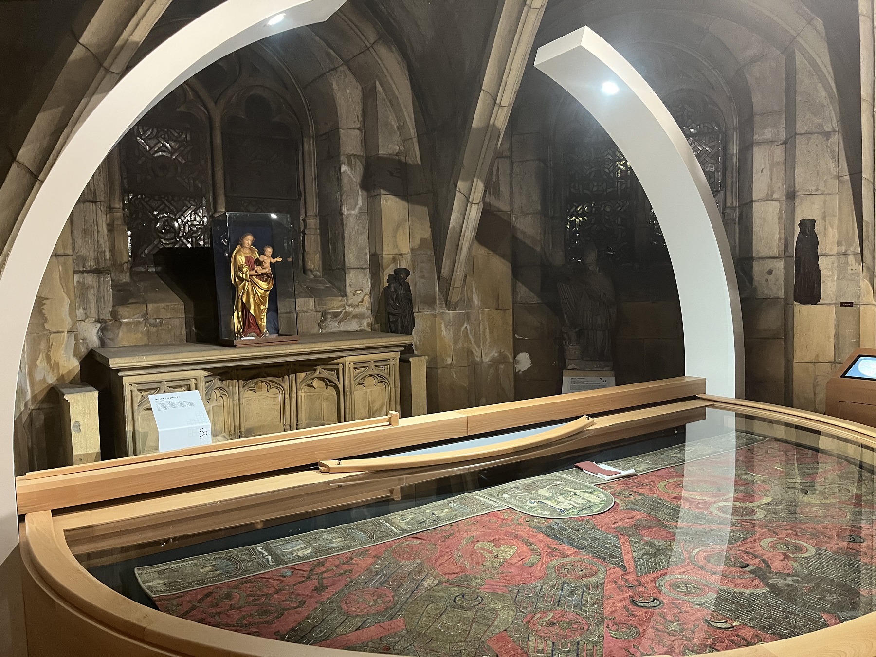 Trésors de la crypte Sud de la cathédrale de Metz